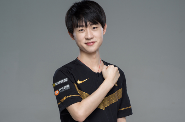 琦在场上的 琦在场上的