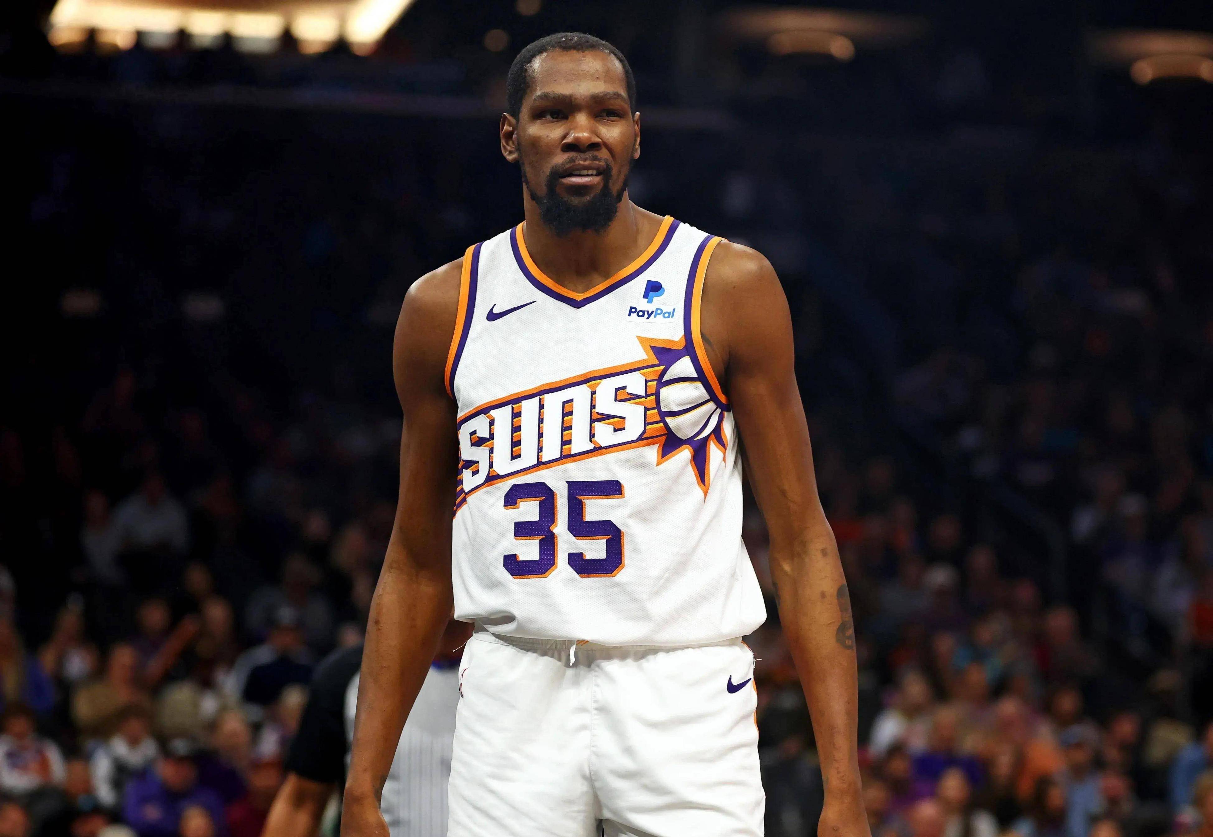 轰19+5+2断+3帽被逆转：40岁詹皇吞里程悲 被迫打卡一脸无奈