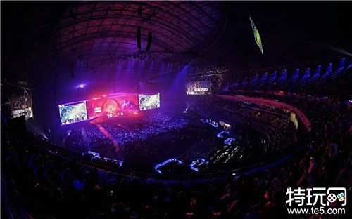 DO：胡利安-阿劳霍周日抵达英国接受伯恩茅斯体检